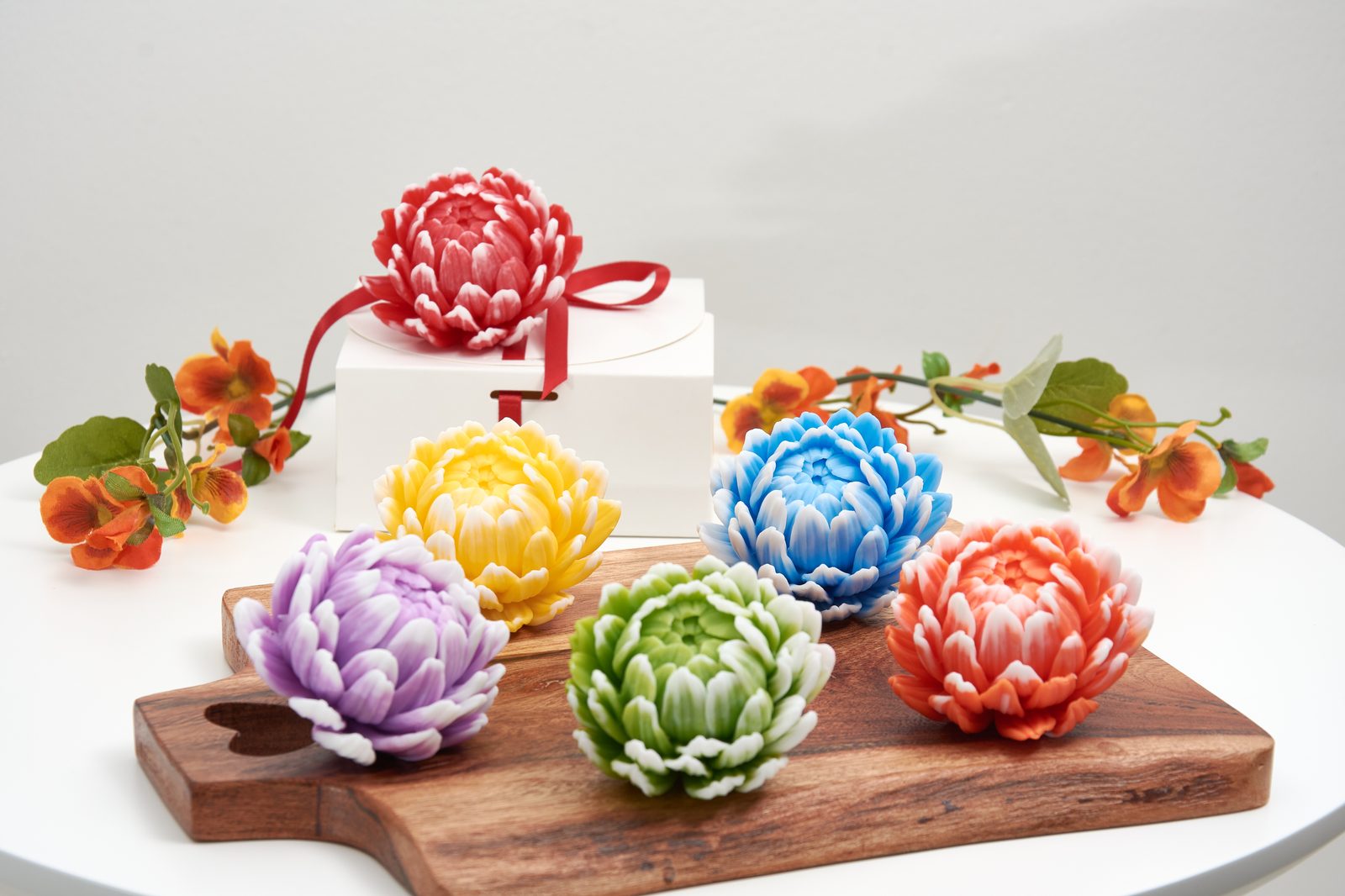 Chrysanthemum Soap Flower: In White gift Box