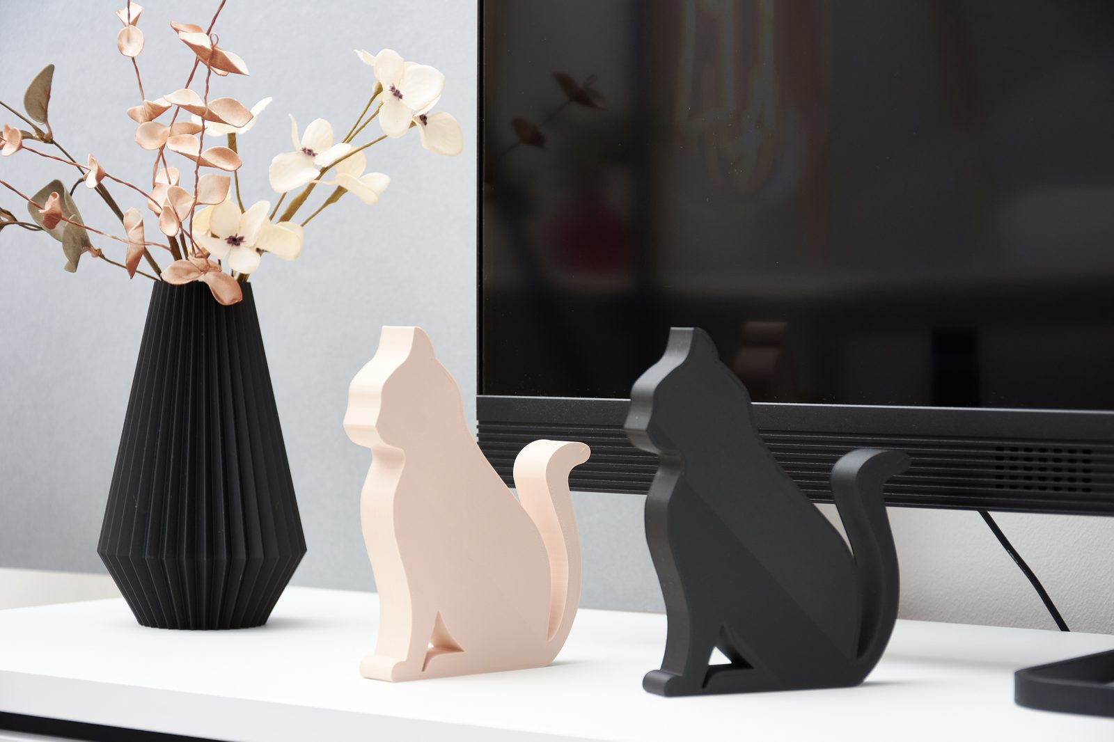 Black Cat Silhouette – Kitty Figurine – Tabletop and Shelf Ornament, 14 cm Height